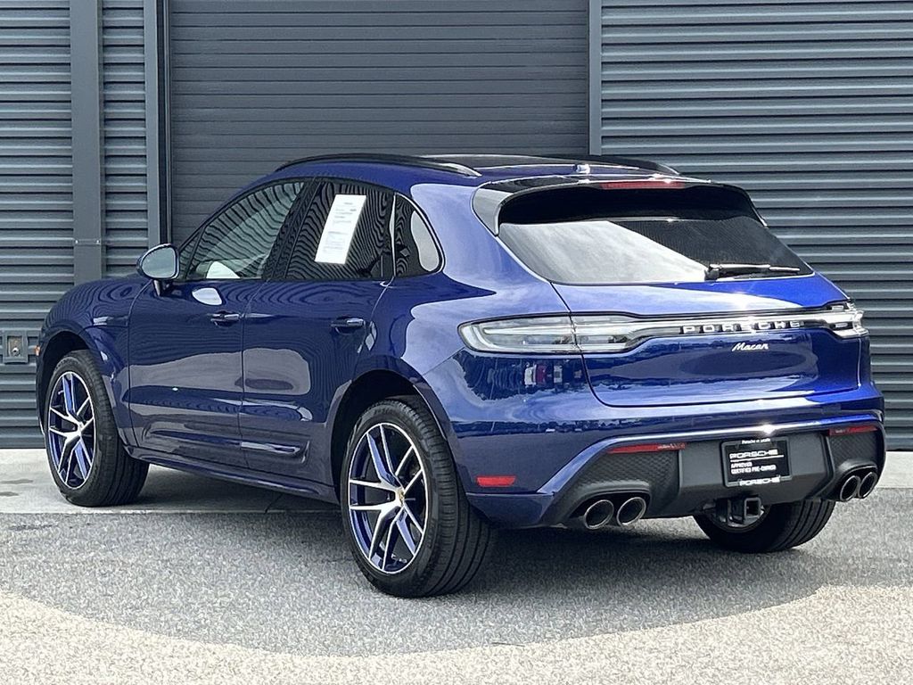 2025 Porsche Macan Base photo 11
