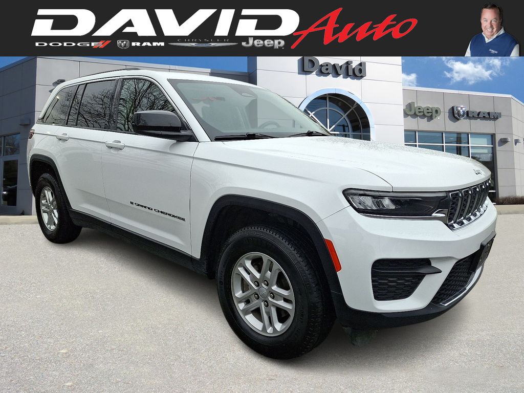 2023 Jeep Grand Cherokee Laredo's photo