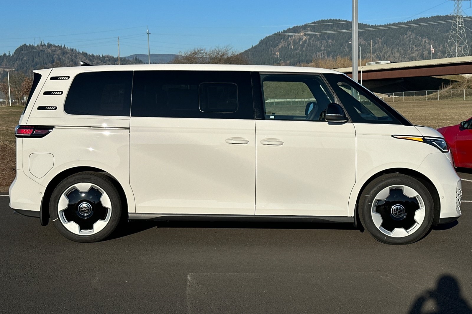 2025 Volkswagen ID. Buzz Pro S photo 2