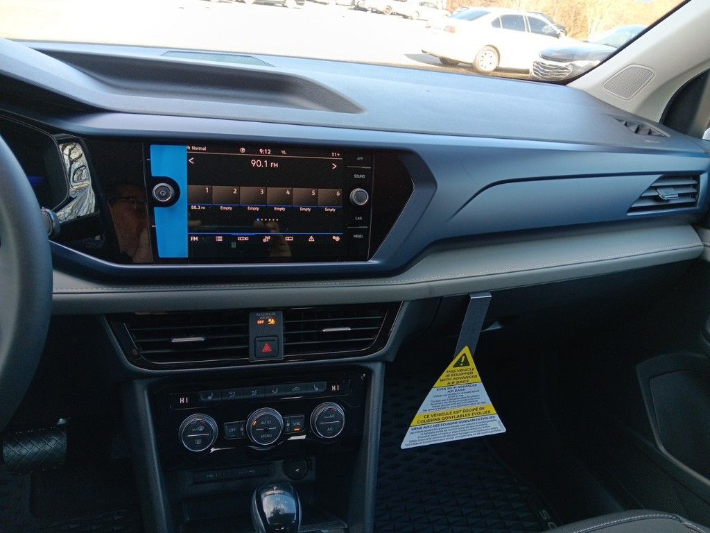 2024 Volkswagen Taos SE photo 16