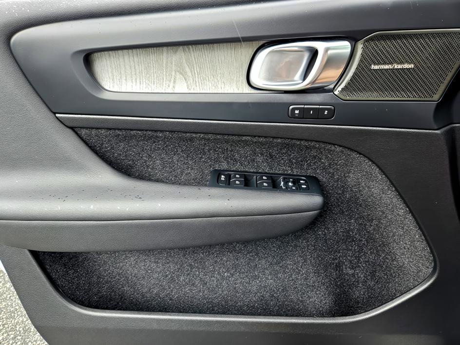 2024 Volvo XC40 Ultimate AWD photo 24