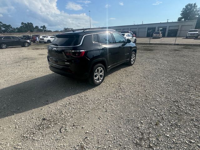 2024 Jeep Compass Latitude photo 4