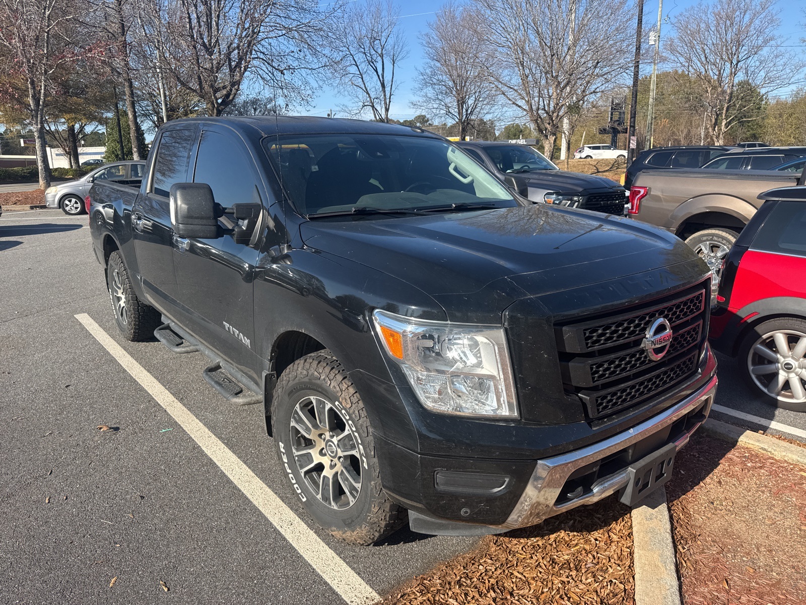 2021 Nissan Titan SV's photo