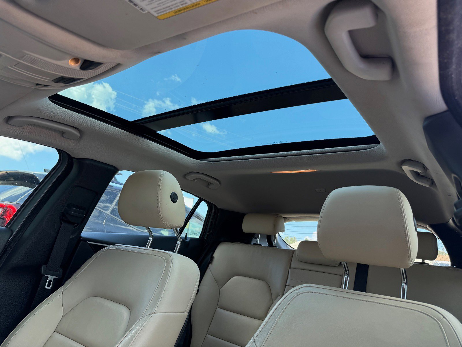 2017 Infiniti QX30 Premium photo 21