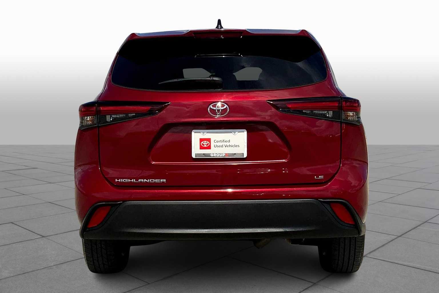 2024 Toyota Highlander LE photo 4