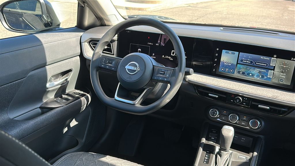 2025 Nissan Kicks SV photo 23