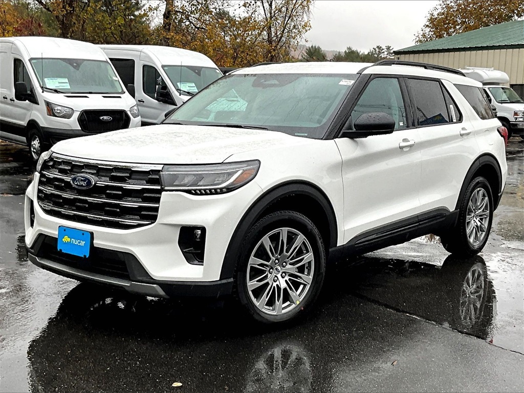 2026 Ford Explorer photo 2