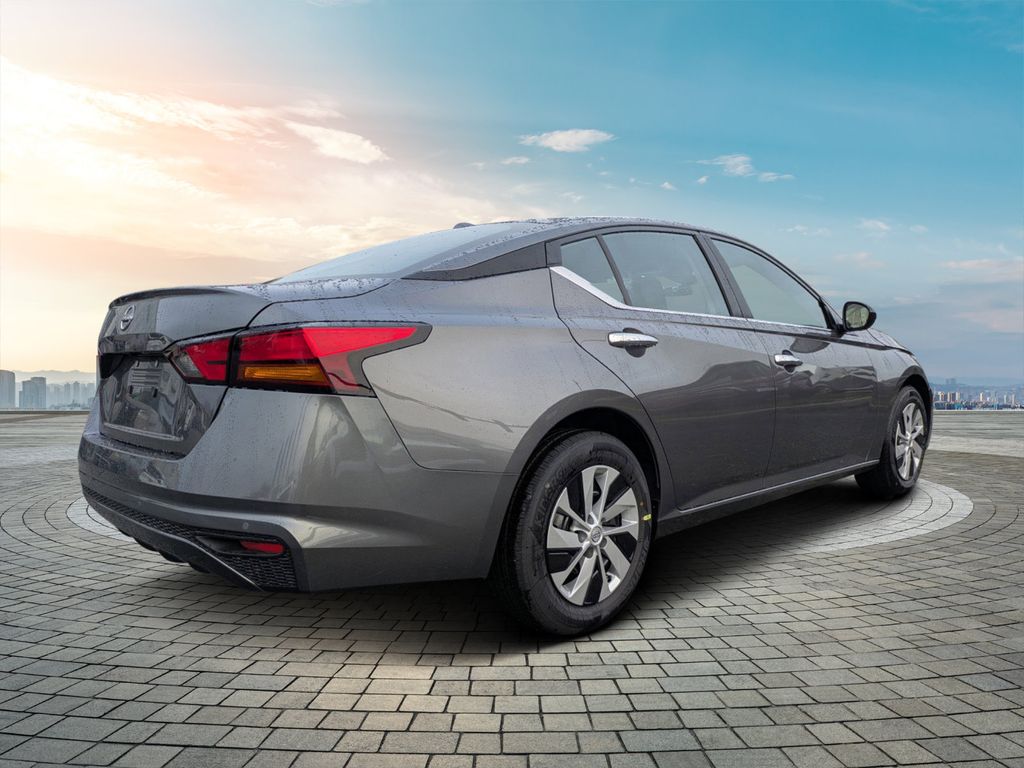 2025 Nissan Altima S photo 3