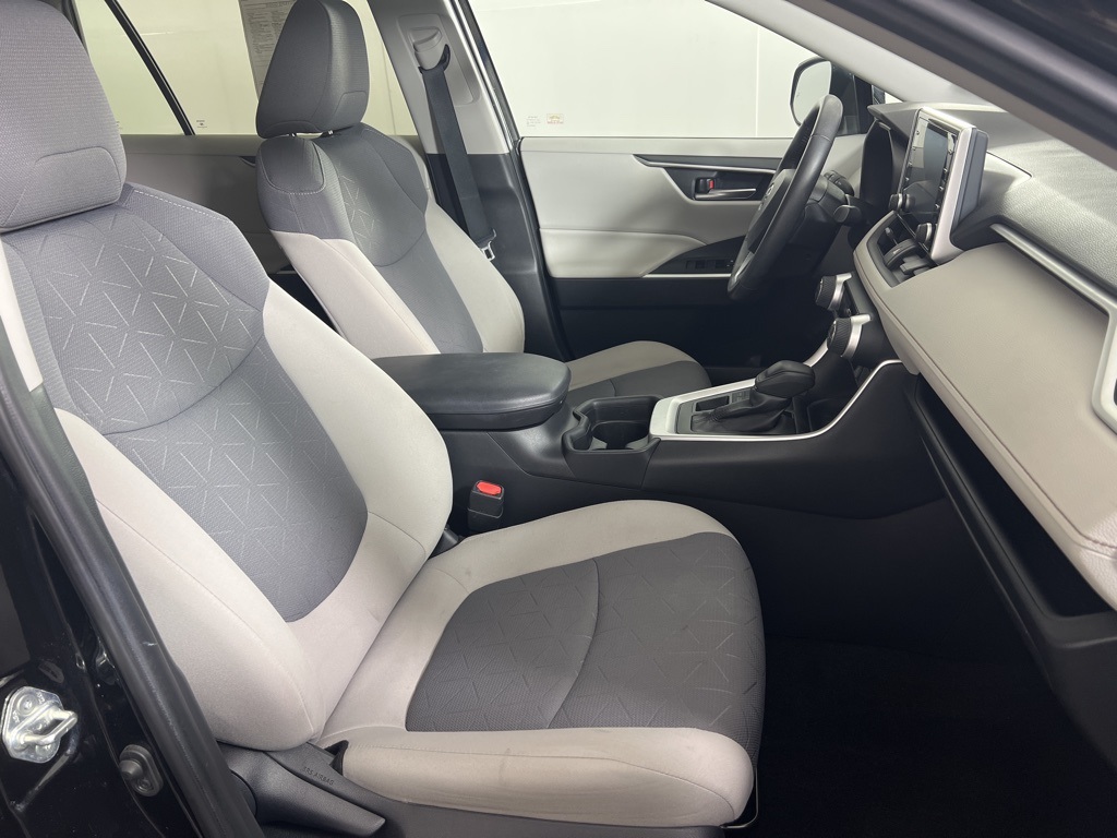 2019 Toyota RAV4 XLE photo 21