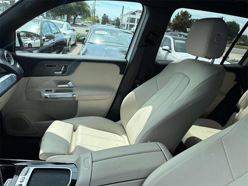 2025 Mercedes Benz GLB 250 photo 14