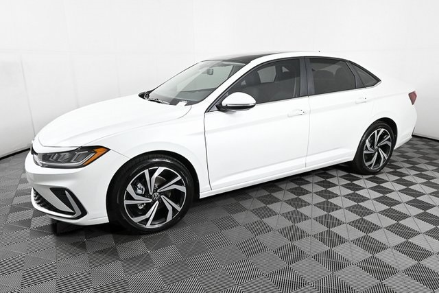2025 Volkswagen Jetta 1.5T SEL photo 2