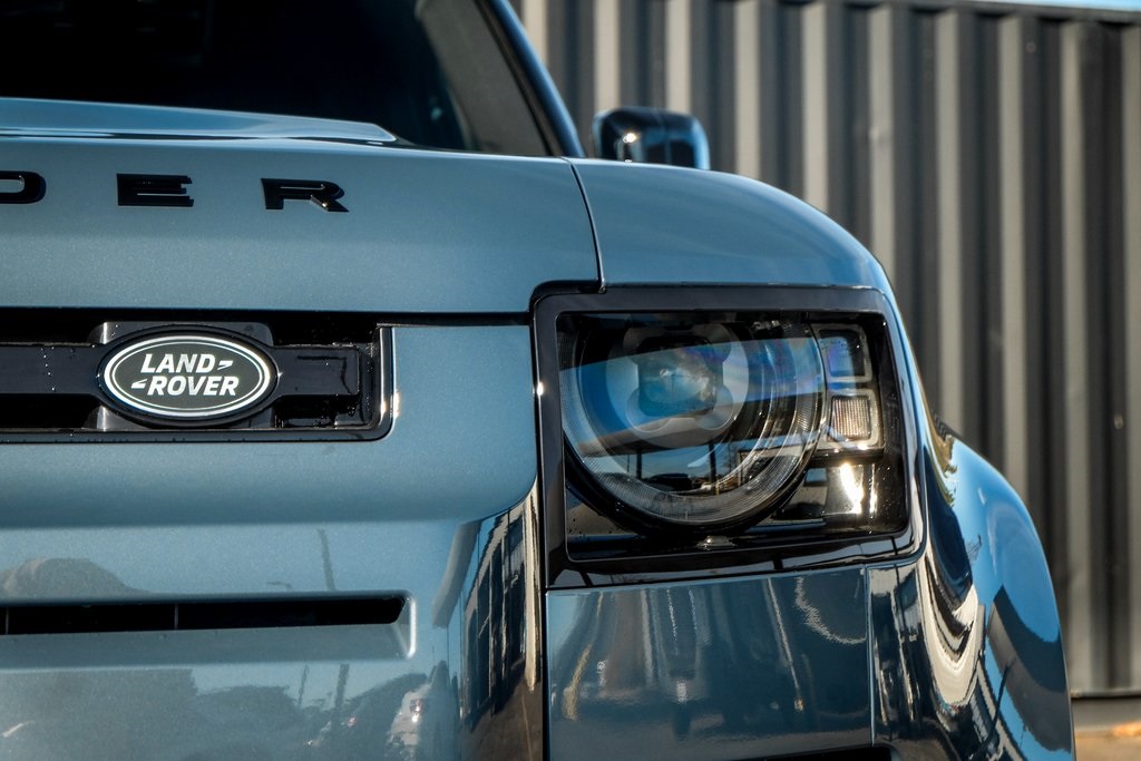 2025 Land Rover Defender 110 S photo 6