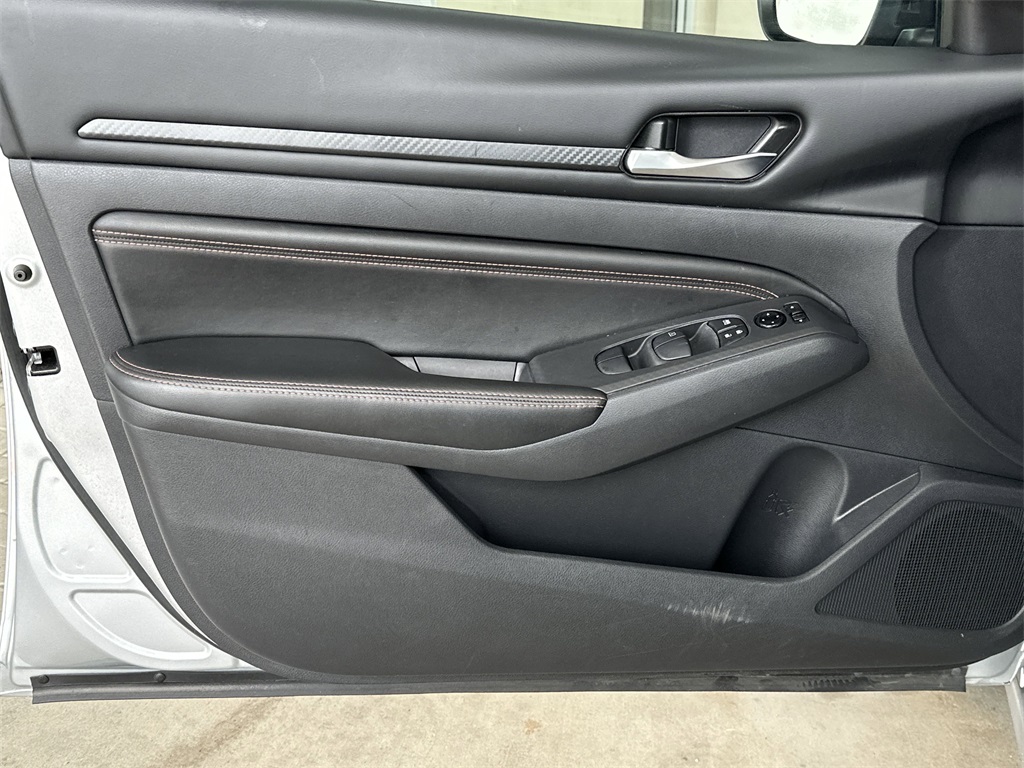 2022 Nissan Altima 2.5 SR photo 10