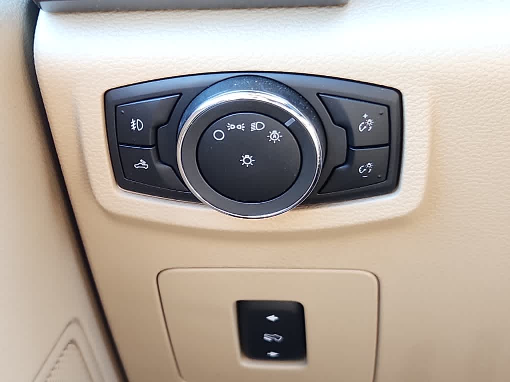 2015 Ford F-150 XLT photo 16