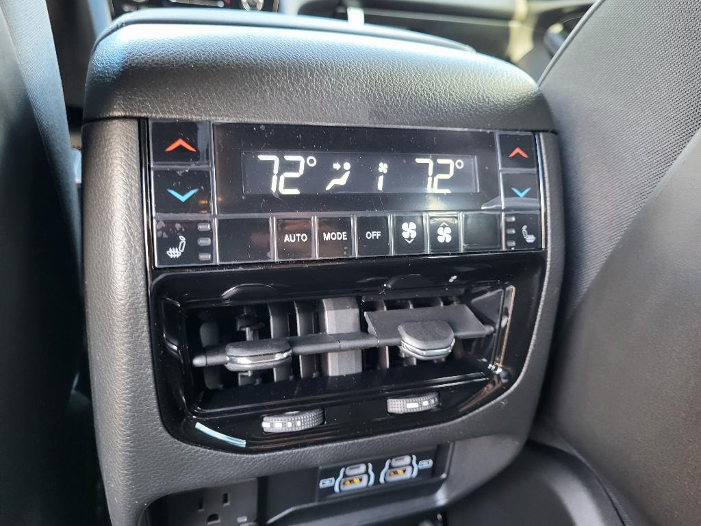 2024 Jeep Cherokee Overland 4xe photo 26