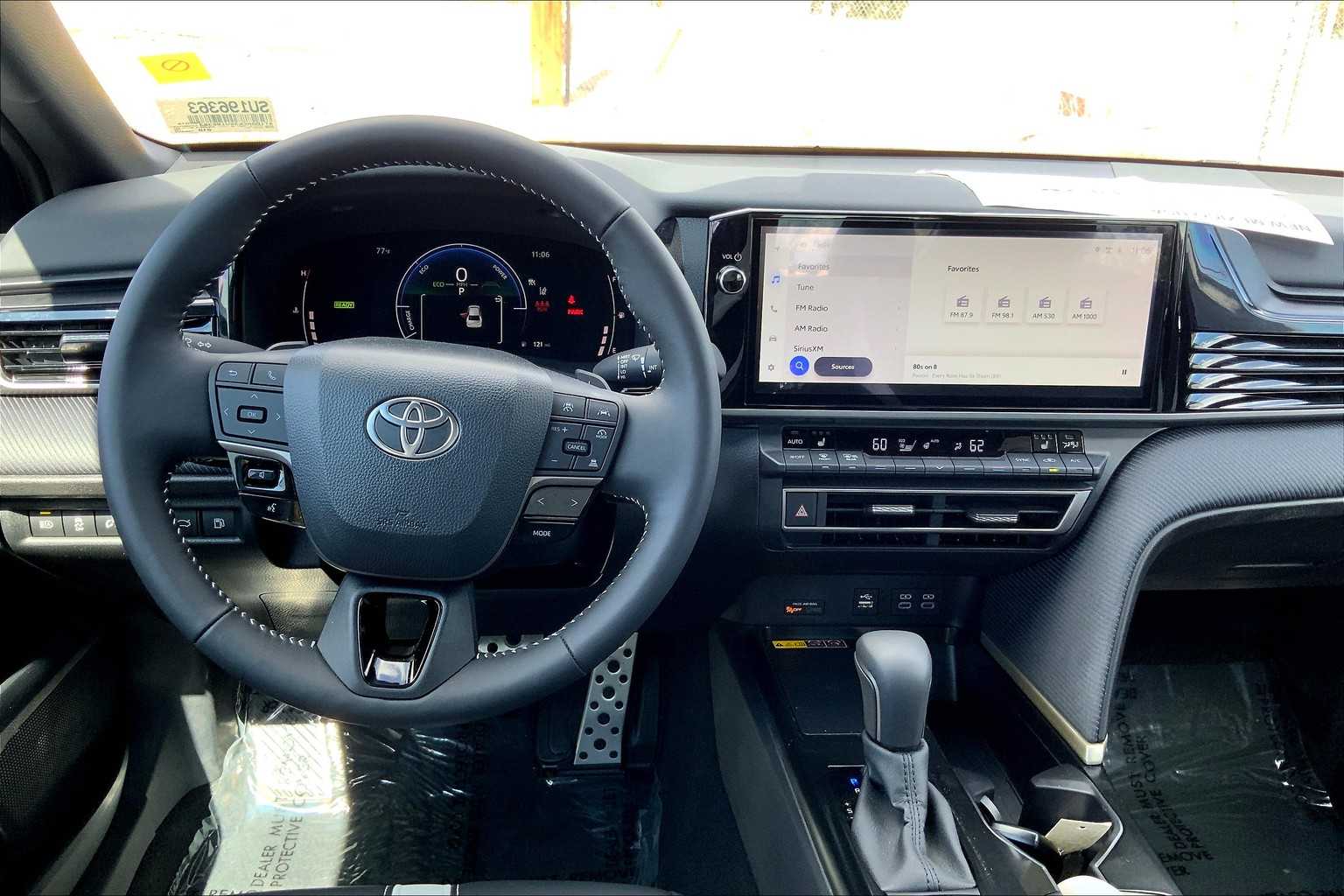 2025 Toyota Camry SE photo 5
