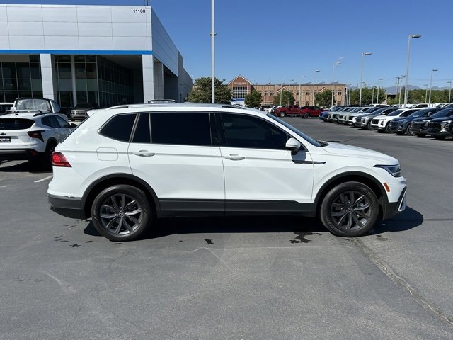 2022 Volkswagen Tiguan SE photo 2