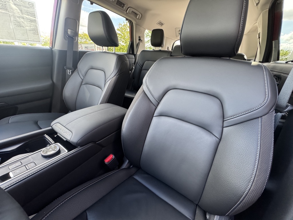 2025 Nissan Pathfinder SL photo 14