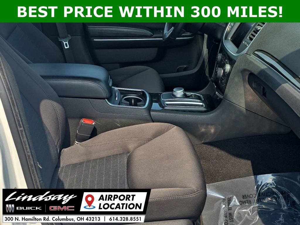 2022 Chrysler 300 Touring photo 20