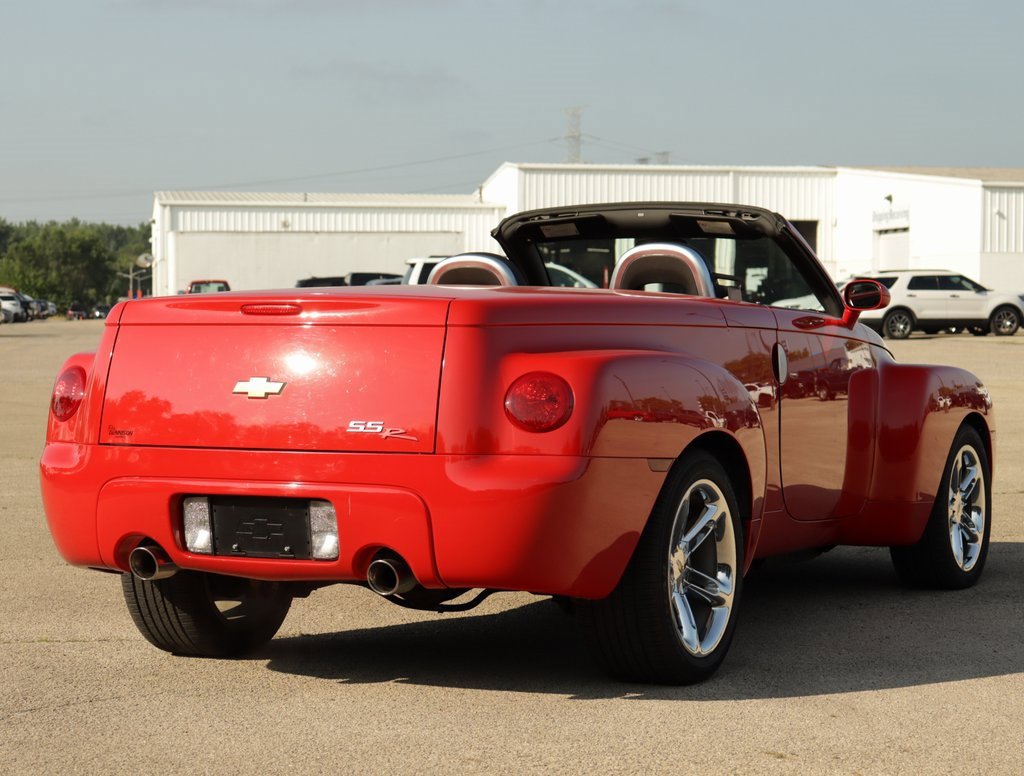 2005 Chevrolet SSR Base photo 6
