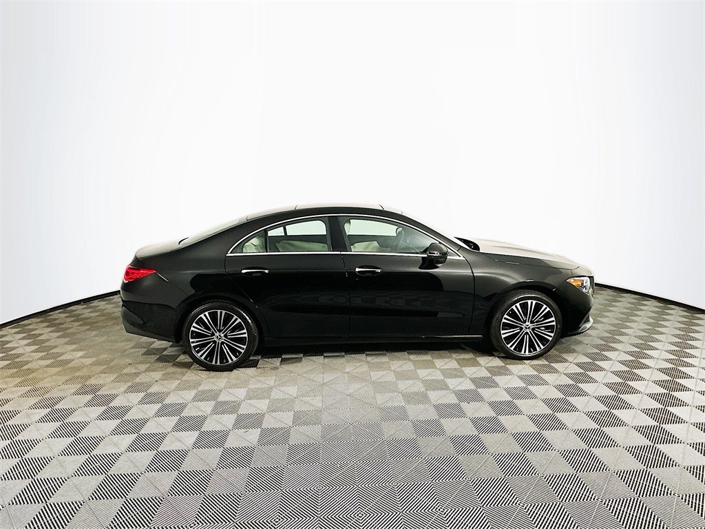 2023 Mercedes Benz CLA 250 4MATIC photo 4