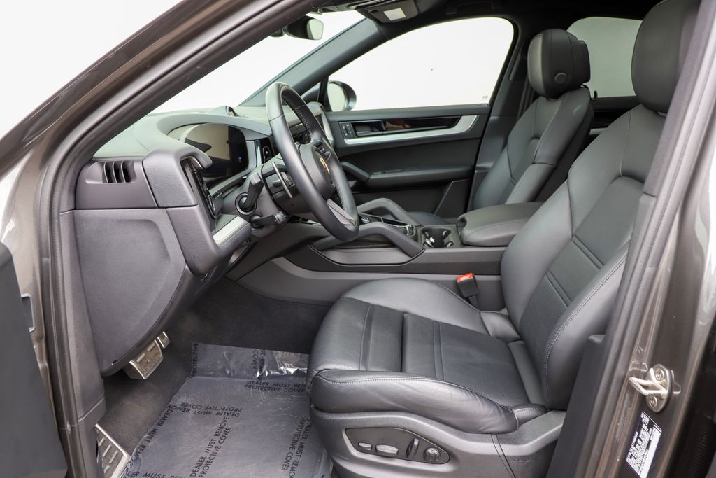 2024 Porsche Cayenne Coupe Base photo 33