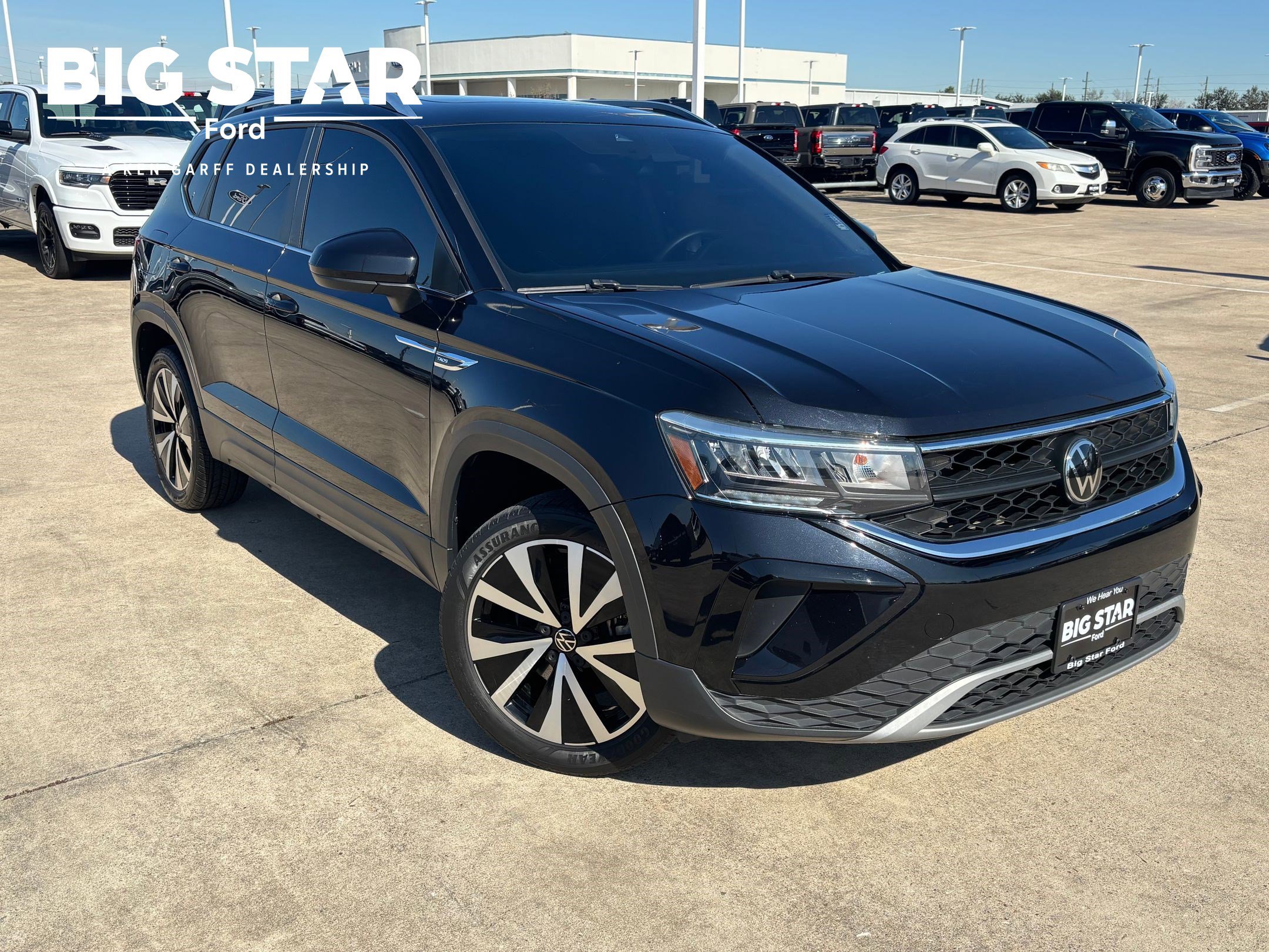 2023 Volkswagen Taos SE's photo