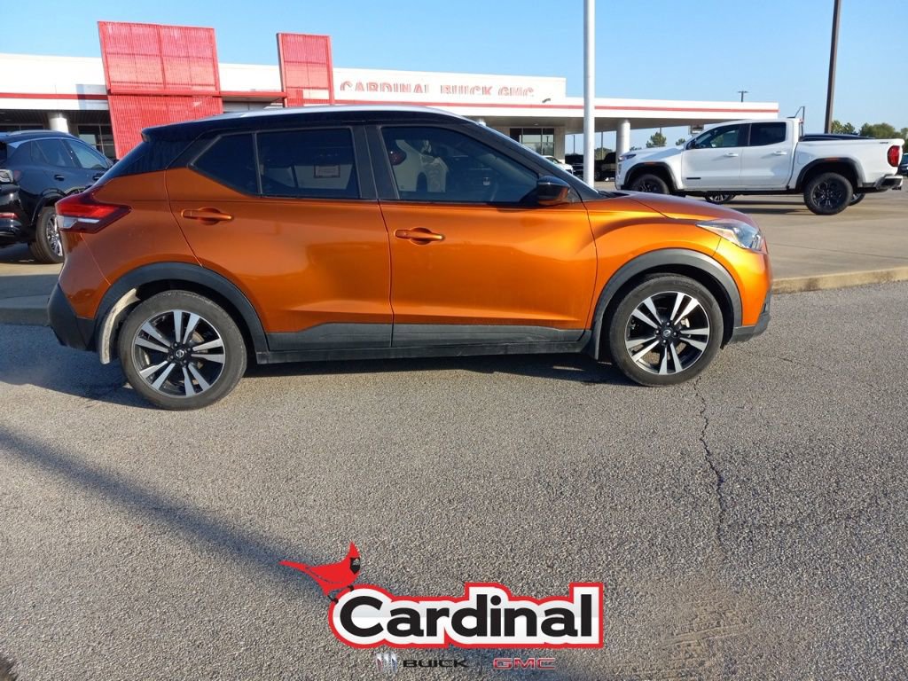 2020 Nissan Kicks photo 2