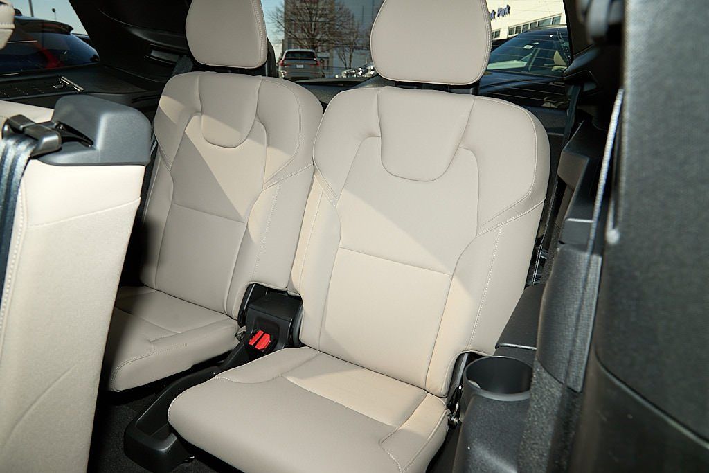 2026 VOLVO XC90 - Image 21