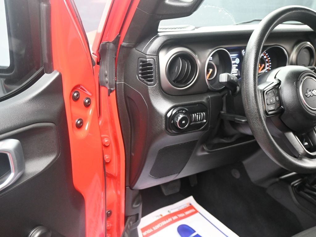 2019 Jeep Wrangler Unlimited Sport photo 3