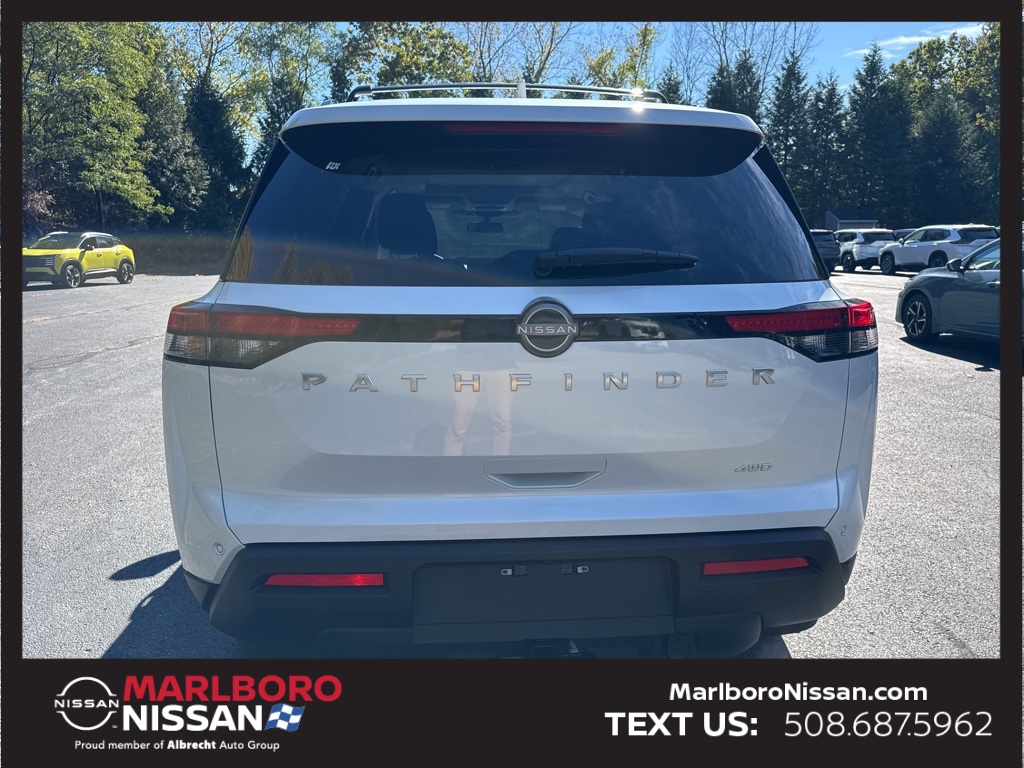 2025 Nissan Pathfinder SV photo 4
