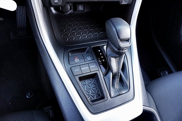 2022 Toyota RAV4 LE photo 29