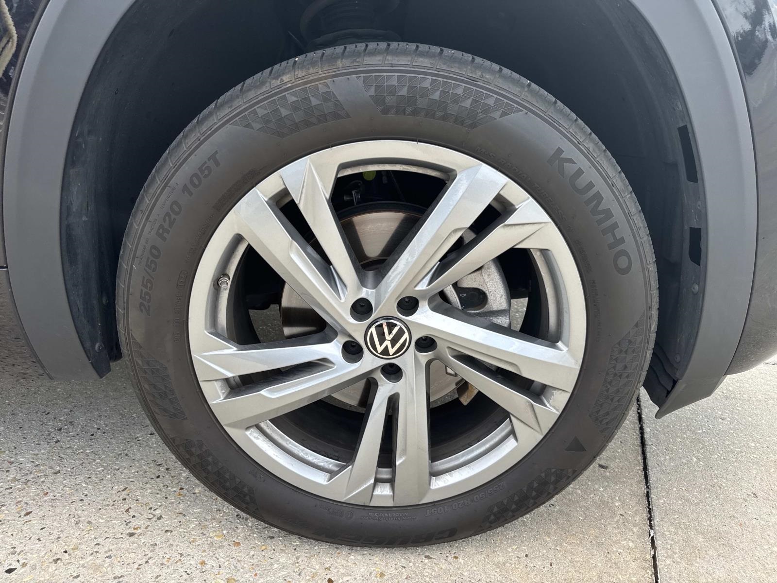 2024 Volkswagen Atlas Cross Sport SEL R-Line photo 3