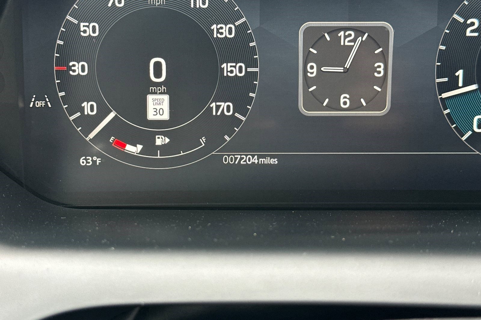 2024 Land Rover Discovery Sport S photo 30