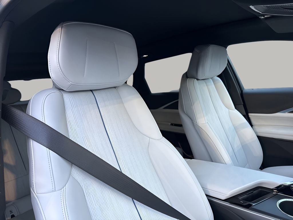 2025 Cadillac Lyriq Sport photo 13