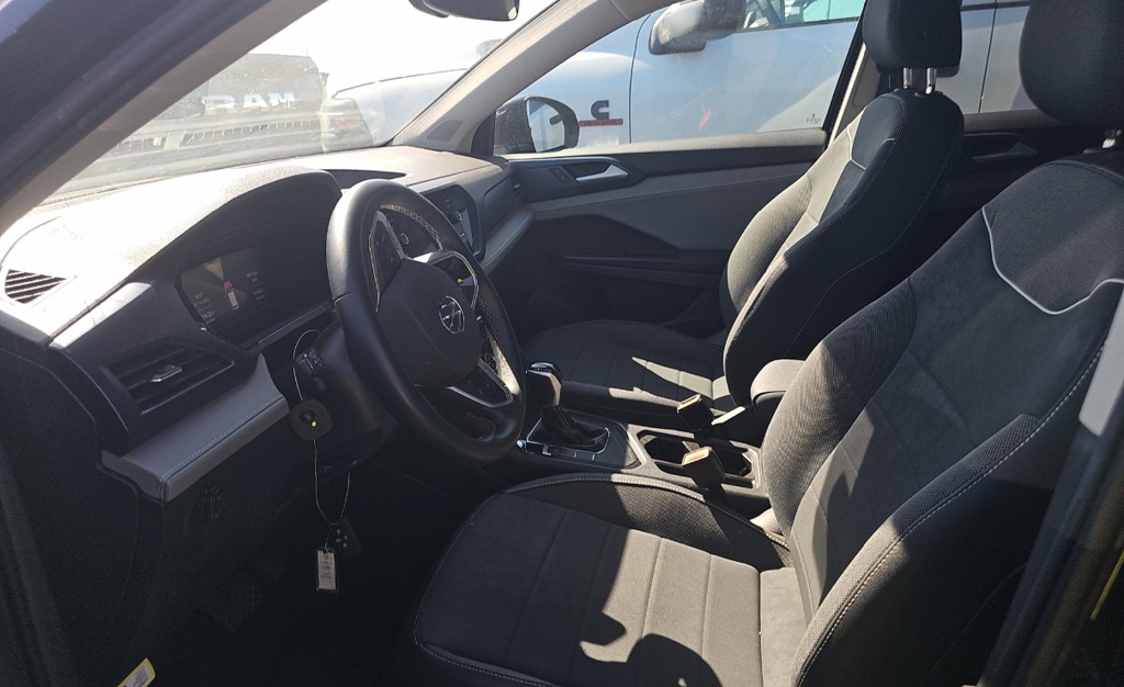 2024 Volkswagen Taos SE photo 3