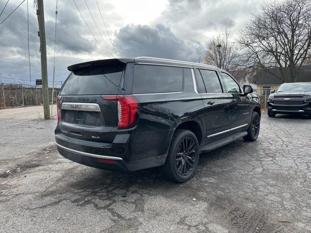 2023 Gmc Yukon XL SLT photo 4