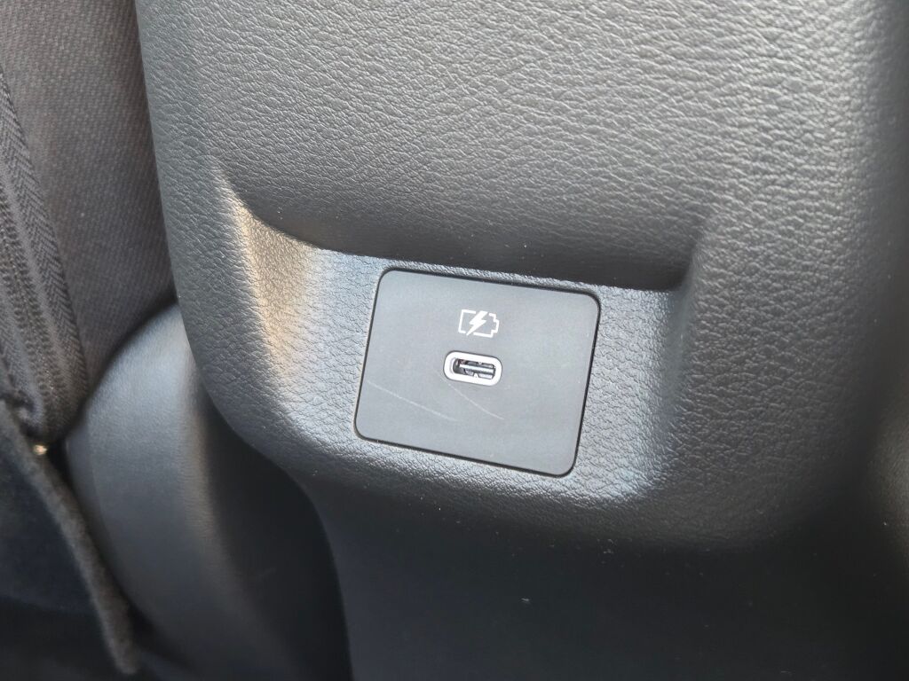 2025 Nissan Versa SV photo 8