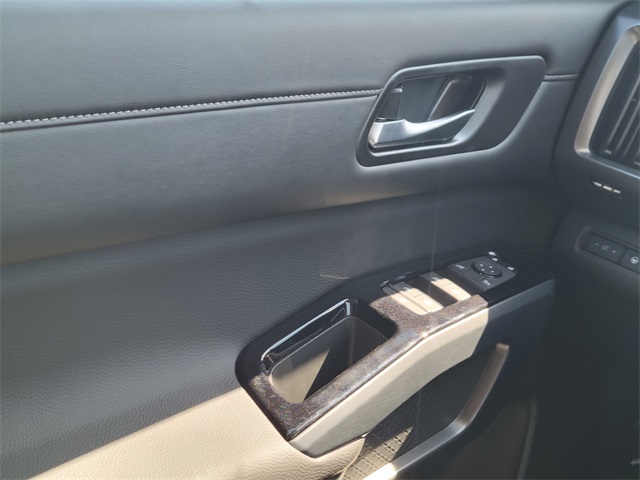 2025 Nissan Pathfinder SL photo 30