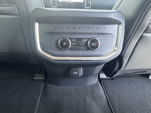 2025 Ford Expedition MAX XLT photo 12