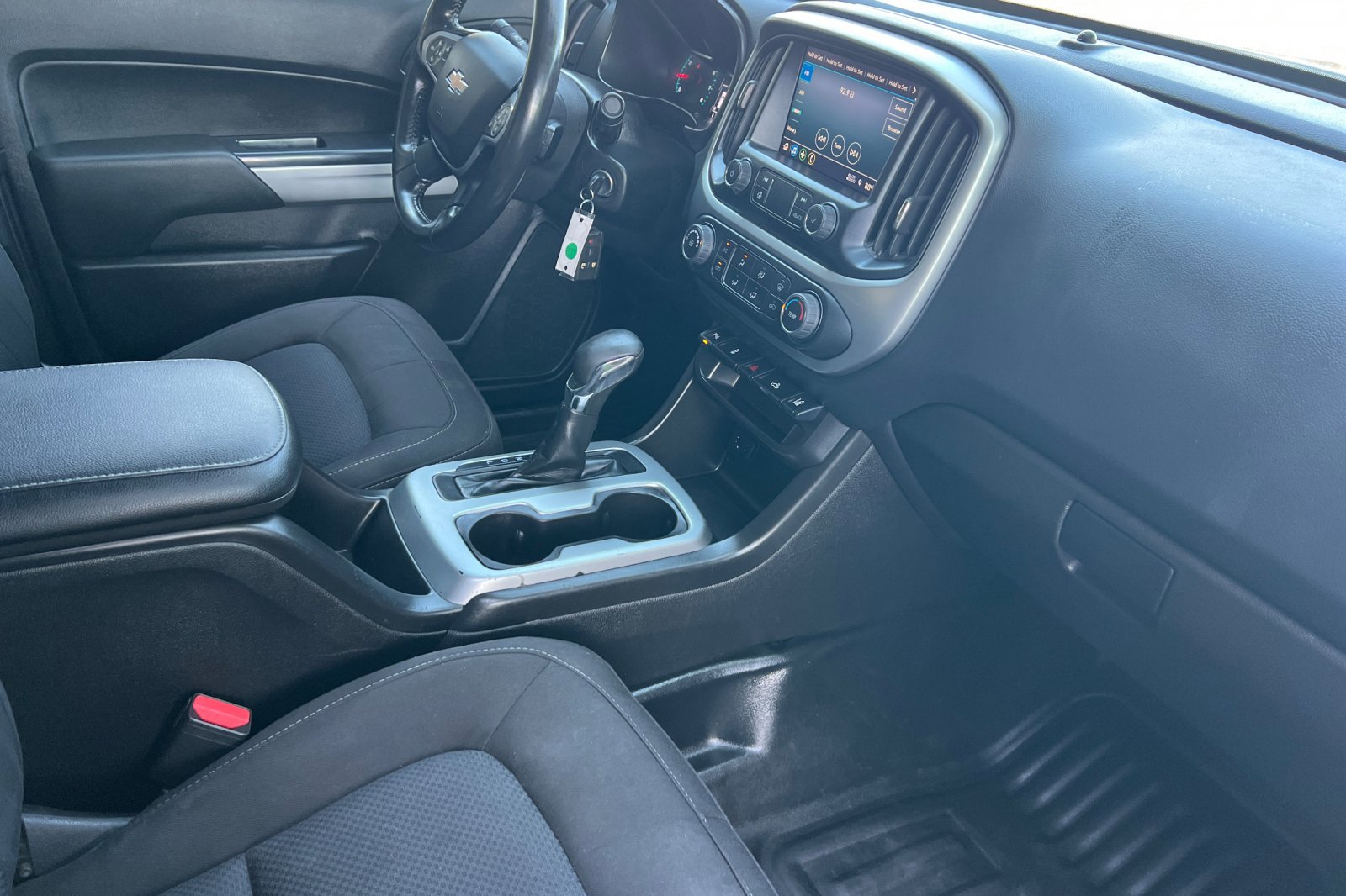 2022 Chevrolet Colorado LT photo 14
