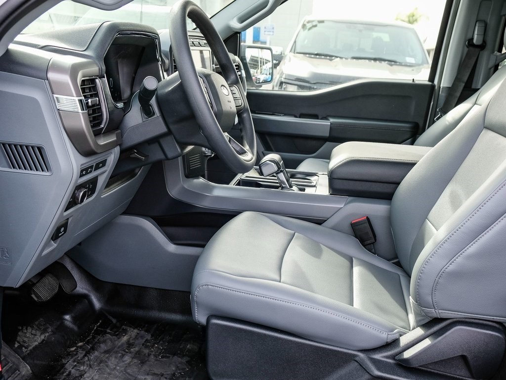 2024 Ford F-150 Lightning photo 16