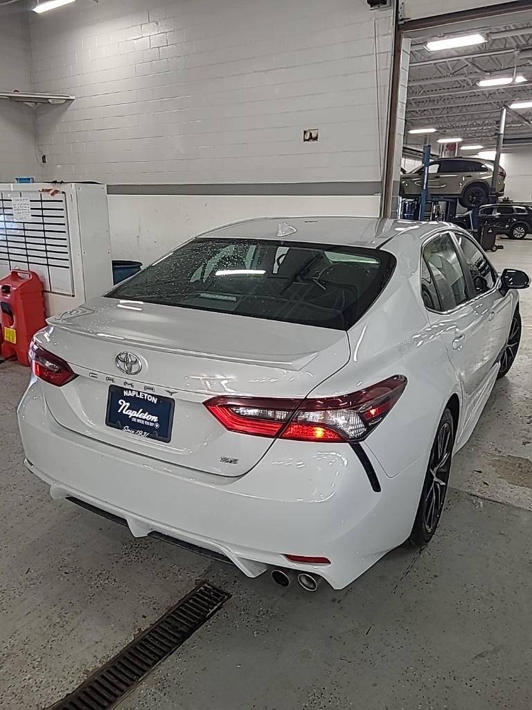 2023 Toyota Camry SE photo 3