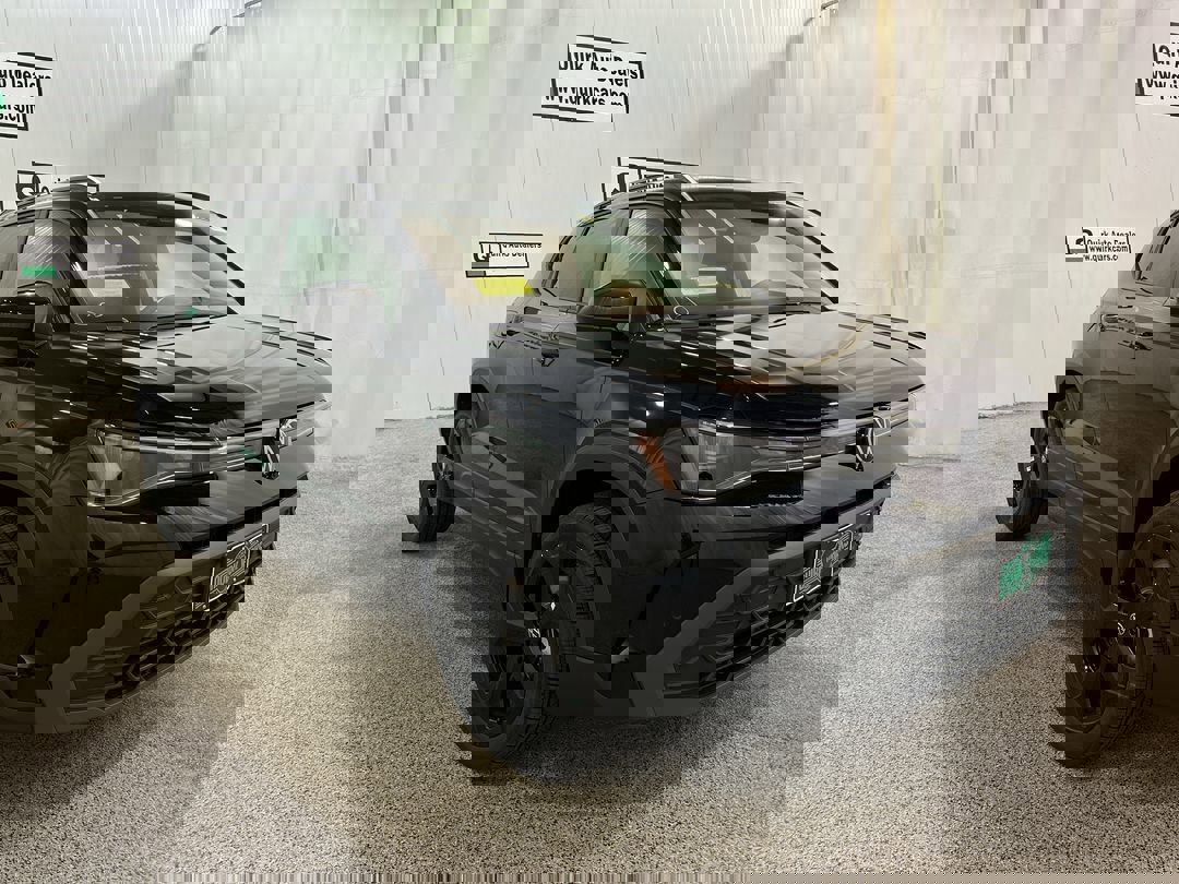 2025 Volkswagen Taos SE Black's photo