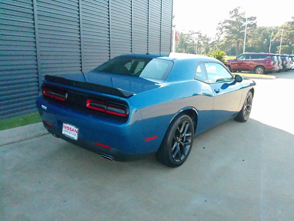 2022 Dodge Challenger SXT photo 2