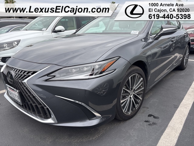 2025 Lexus ES Hybrid 300h's photo