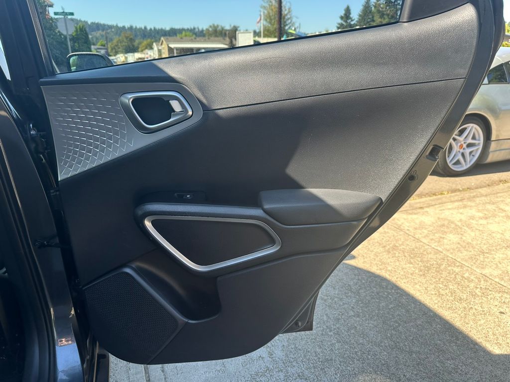 2023 Kia Soul LX photo 27