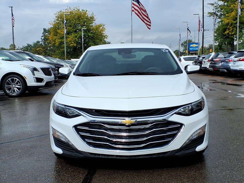 2019 Chevrolet Malibu Hybrid photo 2