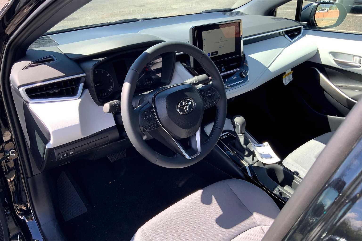 2025 Toyota Corolla SE photo 16