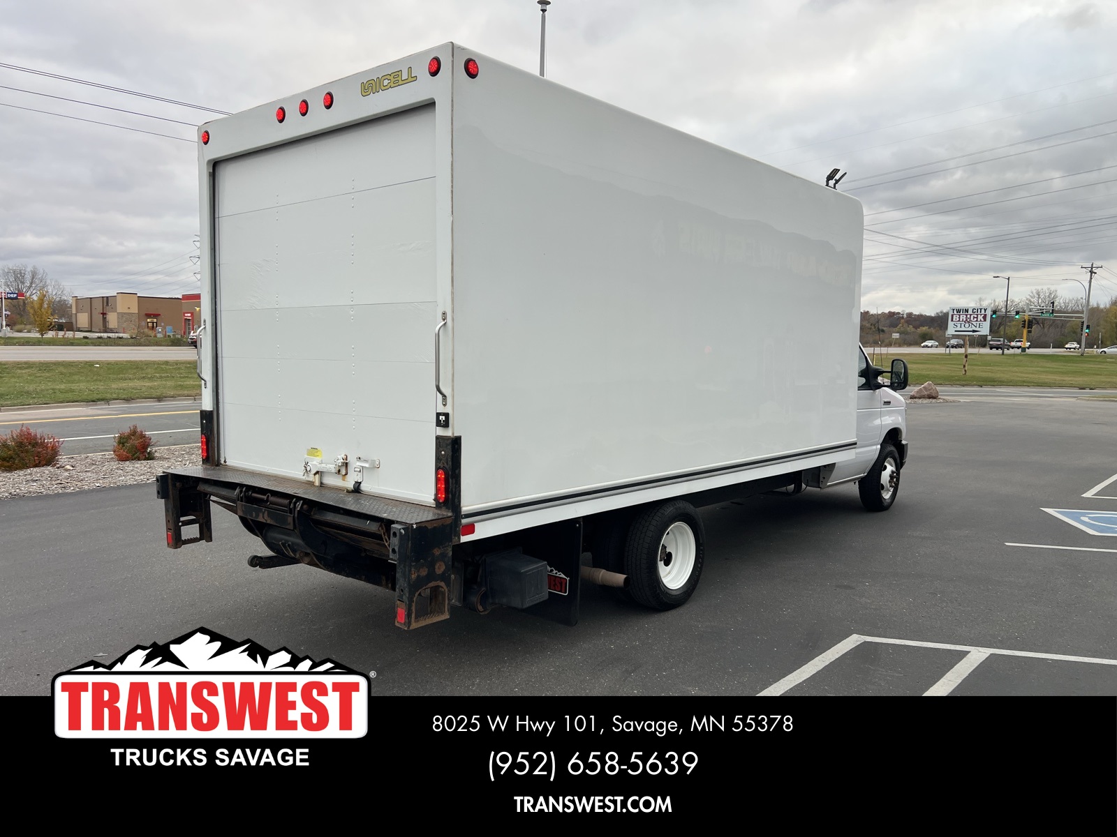 2022 Ford E-350 photo 4